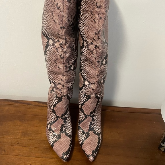 Like New Steve Madden Snakeskin Boots!! - Picture 2 of 3